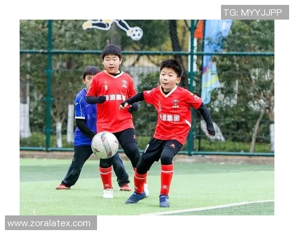 足球主题环境下的文化交流与社区建设探索
