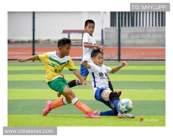 足球社全力以赴助力青少年成长打造健康快乐的足球文化环境